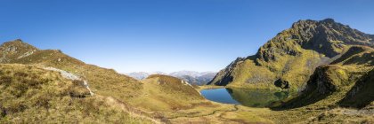 Австрия, Форарльберг, Монтафон, гора Хохйох и озеро Шварцзе — стоковое фото