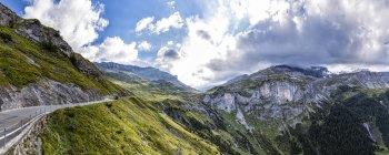 Veduta del Passo Klausen di giorno, Canton Uri, Svizzera — Foto stock