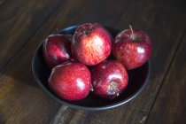 Bowl of red apples — Stock Photo