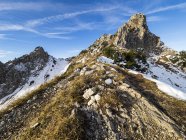 Austria, Tirolo, Monti Tannheim, Laeuferspitze e Schartschrofen in autunno — Foto stock