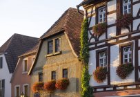 Alemanha, Baixa Franconia, Volkach, Casas históricas no mercado — Fotografia de Stock