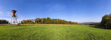 Germania, Baden-Wuerttemberg, Valle di Nassach, nascondiglio sollevato in autunno — Foto stock