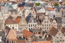 Bélgica, Gante, casco antiguo, paisaje urbano durante el día - foto de stock