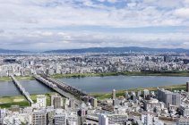 Vista del paisaje urbano durante el día, Osaka, Japón - foto de stock