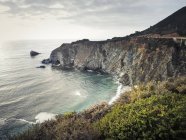 EUA, Califórnia, Costa do Pacífico, National Scenic Byway, Big Sur, costa esfarrapada — Fotografia de Stock