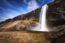 Радуга над seljalandsfoss вид на водопад — стоковое фото