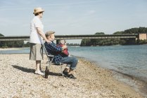 Senior couple relaxing at riverside — Stock Photo