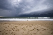 Франція, місті Lacanau океану, thunderclouds на пляжі — стокове фото