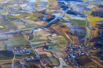 Alemania, Baviera, vista aérea de Wolfratshausen en invierno - foto de stock