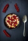 Bowl of yogurt with cornflakes and red currants — Stock Photo