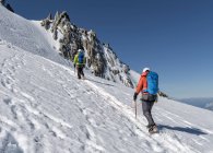 Франція, Шамоні, Альпи, Петі - Егуль - Верт, альпіністи — стокове фото