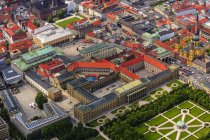 Alemania, Baviera, Munich vista superior con Hofgarten y Theatiner Church en Odeonsplatz - foto de stock
