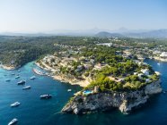 Spagna, Maiorca, Palma di Maiorca, Veduta aerea di ville e yacht vicino a Portals Vells — Foto stock