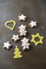 Stamped cinnamon stars and Christmas decoration made of beeswax — Stock Photo