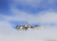 Groenlandia, Schweizerland, Montaña cerca de Kulusuk, nubes - foto de stock