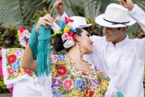 Close-up of traditional folkloristic Mexican dancers — Stock Photo
