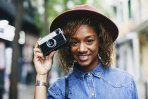 Woman holding camera — Stock Photo