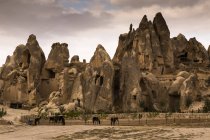 Turkey, Cappadocia, Goereme National Park, rock formations, cliff dwellings — Stock Photo