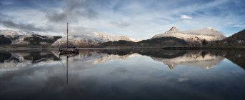 United Kingdom, Scotland, Loch Linnhe and Pap of Glencoe mountain, Panorama — Stock Photo