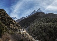 Nepal, Khumbu, región del Everest, Ama Dablam durante el día - foto de stock
