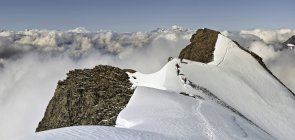 Suíça, Alpes de Bernese Ocidental, montanhistas na região de Balmhorn — Fotografia de Stock