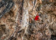 Malta, ghar lapsi, mccarthey 's höhle, felskletterer auf der klippe — Stockfoto