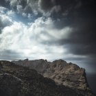 Espanha, Maiorca, Montanhas perto de Cap Formentor, céu nublado — Fotografia de Stock