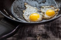 Fried quail eggs in pan — Stock Photo
