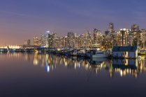 Canada, Columbia Britannica, Vancouver, skyline al tramonto visto da Stanley Park — Foto stock