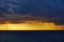 Coucher de soleil au-dessus de l'océan Atlantique — Photo de stock