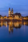 Germania, Magdeburgo, Cattedrale di Magdeburgo vista illuminata la sera — Foto stock