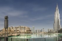 Emirati Arabi Uniti, Dubai, Burj Khalifa, Burj Khalifa Lake e Souk Al Bahar — Foto stock