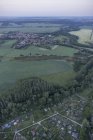 Alemanha, vista aérea do Muro do Diabo perto de Weddersleben ao anoitecer — Fotografia de Stock