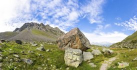 Itália, Tirol do Sul, Vinschgau, Bergkastell pico — Fotografia de Stock