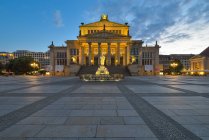 Vista para Konzerthaus em Gendarmenmarkt, Berlim, Alemanha — Fotografia de Stock
