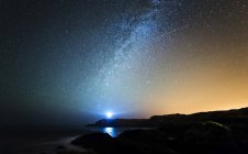 Spain, Valdovino, starry sky with milky way and shooting star above the Galician coast — Stock Photo