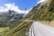 Switzerland, Uri Alps, Susten Pass, Empty mountain road — Stock Photo