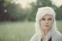 Portrait of a blonde girl in summer field — Stock Photo