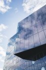 Перегляд фасаду концерт-хол Harpa в денний час, Рейк'явік, Ісландія — стокове фото