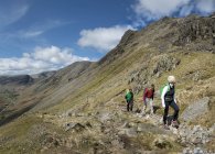 Inghilterra, Cumbria, Lake District, Wasdale Valley, Great Gable, scalatori — Foto stock