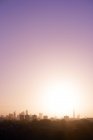 Vista lejana del horizonte a la luz de la mañana, Londres, Reino Unido - foto de stock