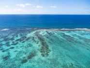 Índias Ocidentais, Antígua e Barbuda, Antígua, vista aérea, recife de coral em Cades Bay — Fotografia de Stock