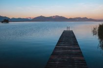 Germany, Bavaria, Chiemgau, Lake Chiemsee, wooden jetty in the evening — Stock Photo