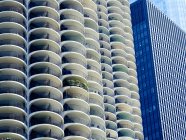 États-Unis, Illinois, Chicago, Marina City, immeuble de grande hauteur, Langham Hotel pendant la journée — Photo de stock