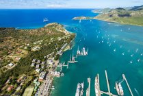 Vue aérienne de English Harbour et Windward Bay le jour, Antigua-et-Barbuda, Antilles — Photo de stock