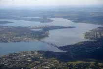 Vista aérea da ponte Juscelino Kubitschek com paisagem urbana, Brasília, Distrito Federal, Brasil — Fotografia de Stock