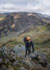 Regno Unito, Galles del Nord, Snowdonia, Cwm Glas, Garnedd Ugain, Clogwyn y Parson, arrampicata su roccia — Foto stock