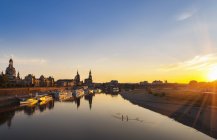 Germania, Sassonia, Dresda, centro storico e fiume Elba al tramonto — Foto stock
