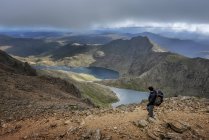 Regno Unito, Galles del Nord, Snowdonia, Cwm Glas, Garnedd Ugain, Clogwyn y Parson, alpinista — Foto stock