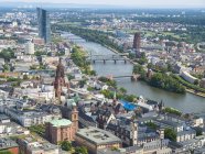 Міський пейзаж з Головна річка у Франкфурті, Гессен, Німеччина — стокове фото